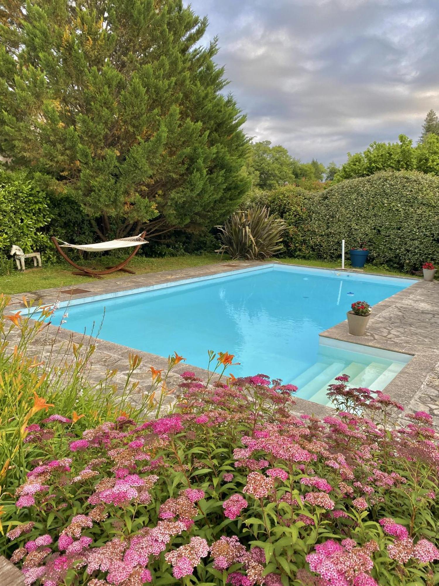 Agreable Petit Gite Avec Piscine Et Jardinet Salies-de-Béarn المظهر الخارجي الصورة