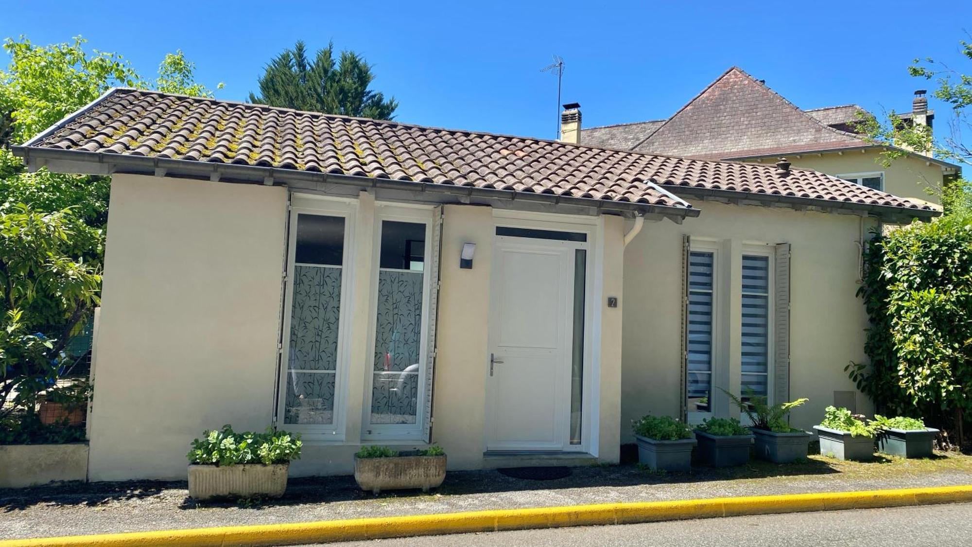 Agreable Petit Gite Avec Piscine Et Jardinet Salies-de-Béarn المظهر الخارجي الصورة